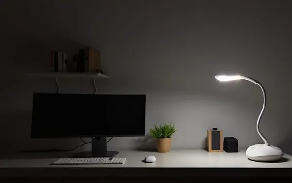 White_Plastic_Usb_Lamp_For_Home