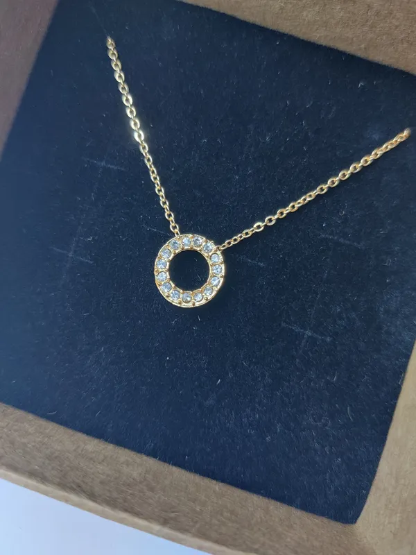 Gold_Brass_Premium_Halo_Round_Pendant_For_Women