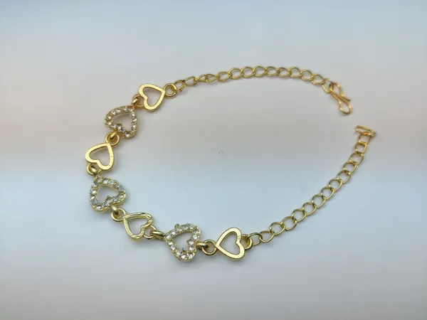 Gold_Brass_Premium_Heart_Circle_Bracelet_For_Women