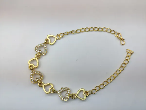Gold_Brass_Premium_Heart_Circle_Bracelet_For_Women