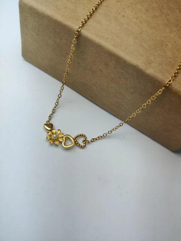 Gold_Brass_Premium_Flower_Heart_Channel_Pendant_For_Women
