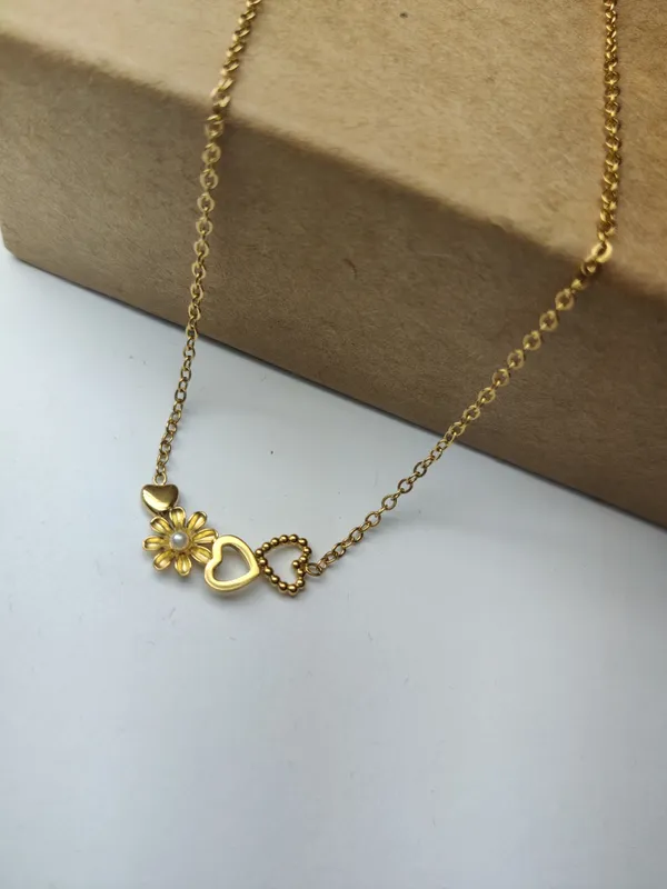 Gold_Brass_Premium_Flower_Heart_Channel_Pendant_For_Women