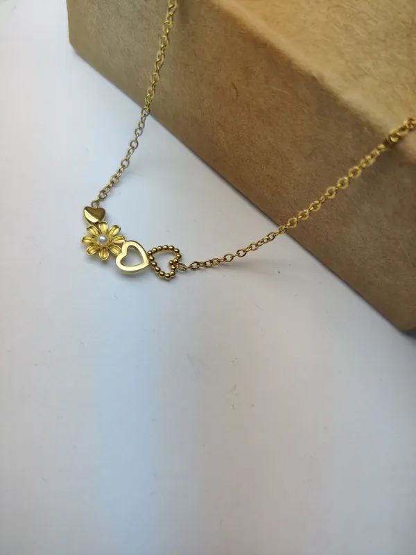 Gold_Brass_Premium_Flower_Heart_Channel_Pendant_For_Women