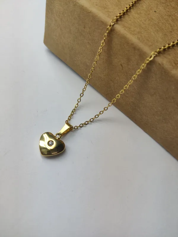 Gold_Brass_Premium_Heart_Centre_Round_Pendant_For_Women