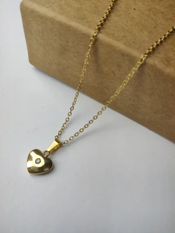 Gold_Brass_Premium_Heart_Centre_Round_Pendant_For_Women