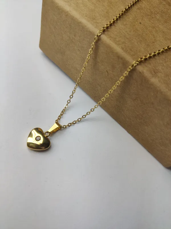 Gold_Brass_Premium_Heart_Centre_Round_Pendant_For_Women