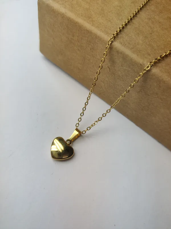 Gold_Brass_Premium_Heart_Centre_Round_Pendant_For_Women