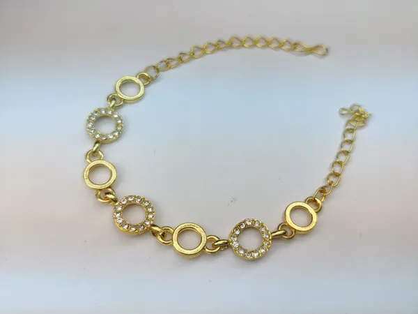 Gold_Brass_Premium_Round_Circle_Bracelet_For_Women