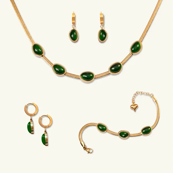 Emerald_Stone_Studded_Necklace_Set