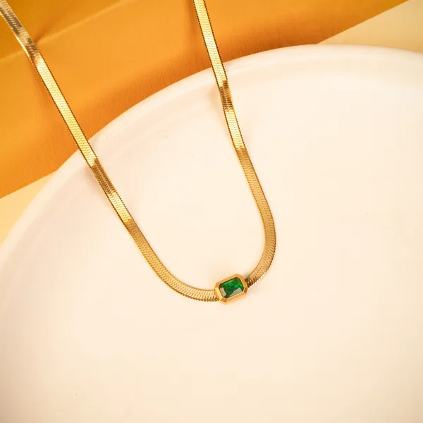 Green_Stone_Within_Chain_Necklace