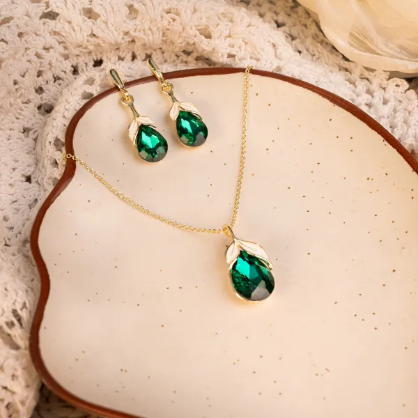 Emerald_Stone_With_White_Leaves_Necklace_Set