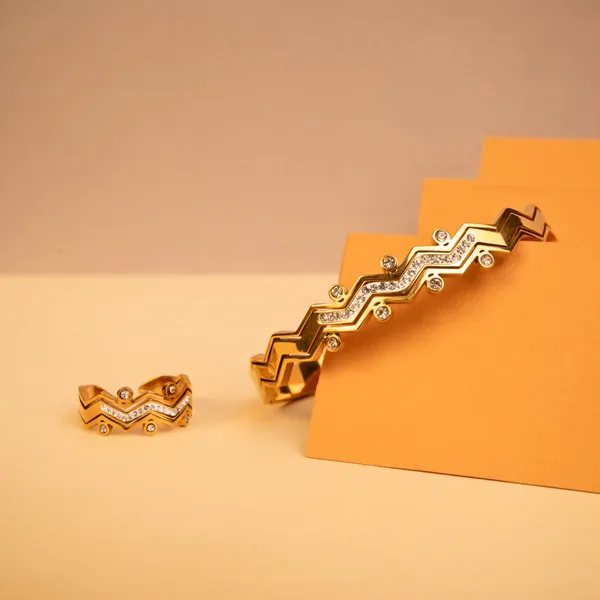 Sharp_Wave_Stone_Bracelet_With_Finger_Ring