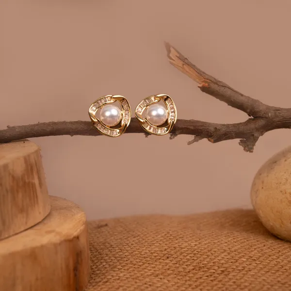 Pearl_With_Stone_Stud_Earrings