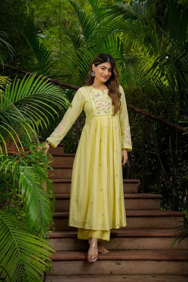 Chanderi_Silk_Embroidered_Kurti_Pant_Dupatta_Set_–_Festive_Wear_3_Piece_Suit_Collection