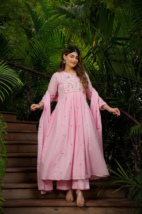 Chanderi_Silk_Embroidered_Kurti_Pant_Dupatta_Set_–_Festive_Wear_3_Piece_Suit_Collection