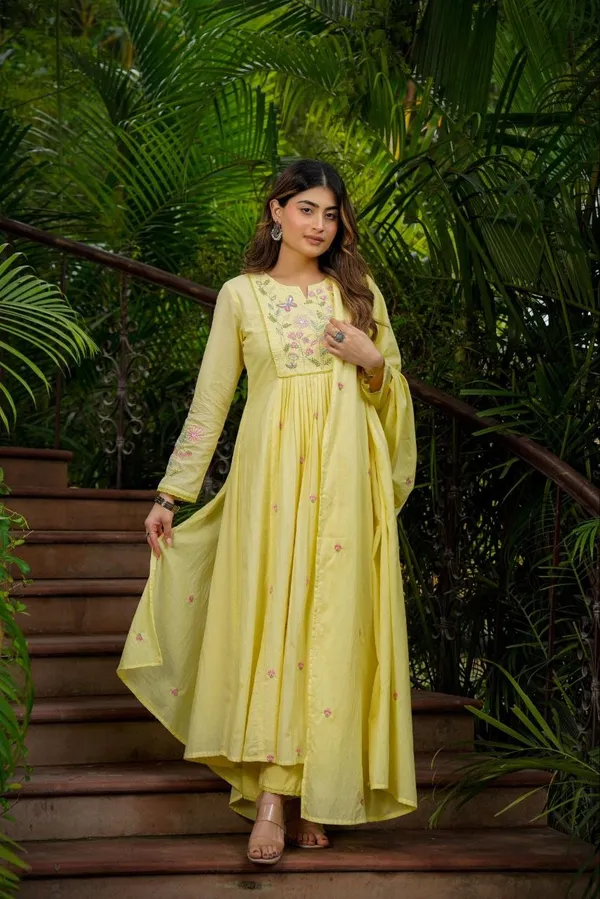 Chanderi_Silk_Embroidered_Kurti_Pant_Dupatta_Set_–_Festive_Wear_3_Piece_Suit_Collection