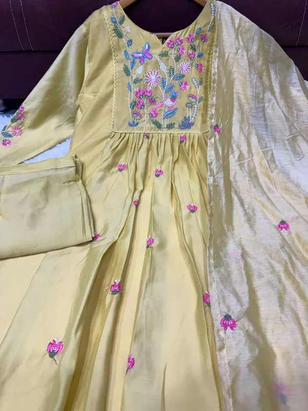 Chanderi_Silk_Embroidered_Kurti_Pant_Dupatta_Set_–_Festive_Wear_3_Piece_Suit_Collection