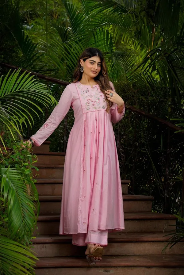 Chanderi_Silk_Embroidered_Kurti_Pant_Dupatta_Set_–_Festive_Wear_3_Piece_Suit_Collection