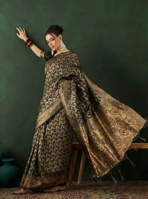 Elegant_Black_Banarasi_Silk_Saree_With_Rich_Gold_Zari_Weaving