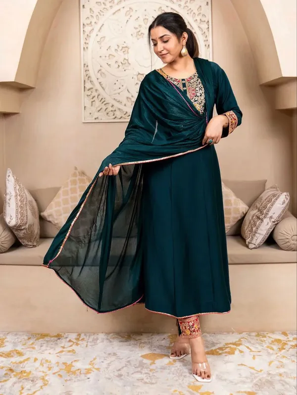 Elegant_Emerald_Teal_Embroidered_Vichitra_Silk_Kurta_Pant_Set_with_Dupatta