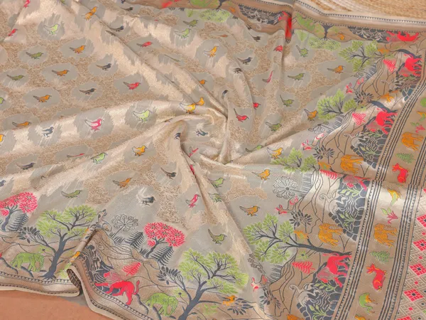 Ivory_Beige_&_Soft_Gold_Wedding_Wear_Pashmina_Silk_Saree_–_New_Pashmina_Weaving_Collection