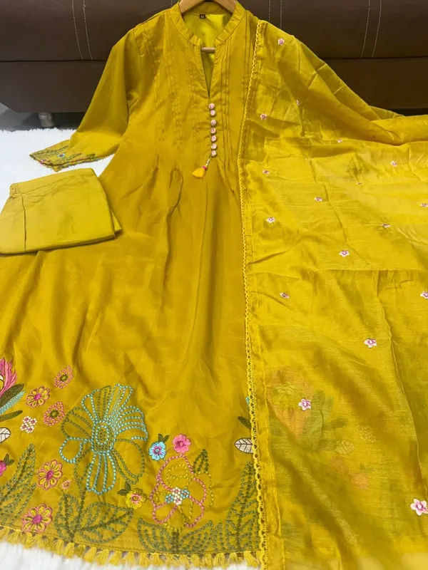 Embroidered_Kurta_Set_with_Dupatta