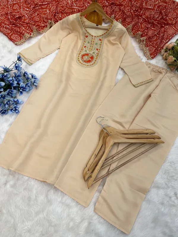 Presenting_New_Roman_Fabric_beautiful_suit_set_