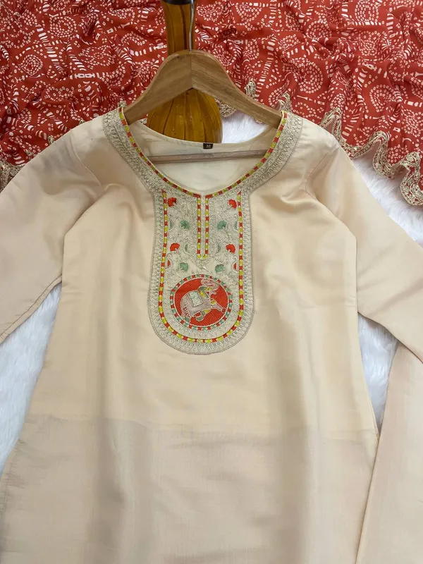 Presenting_New_Roman_Fabric_beautiful_suit_set_
