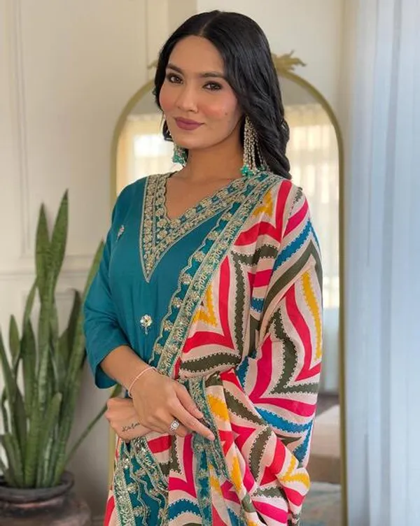 Stylish_Embroidered_Kurta_Set_with_Dupatta_|_Party_Wear_Ethnic_Kurti_Pant_Set