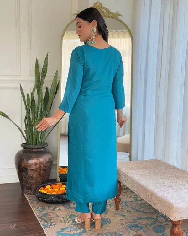 Stylish_Embroidered_Kurta_Set_with_Dupatta_|_Party_Wear_Ethnic_Kurti_Pant_Set