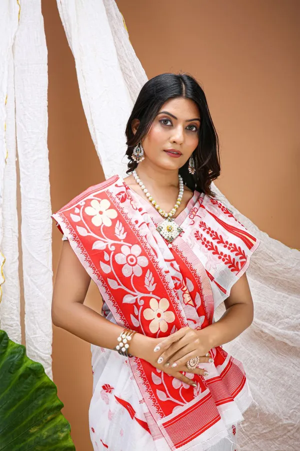 Traditional_White_&_Red_Linen_Slub_Cotton_Saree_With_Designer_Weaving
