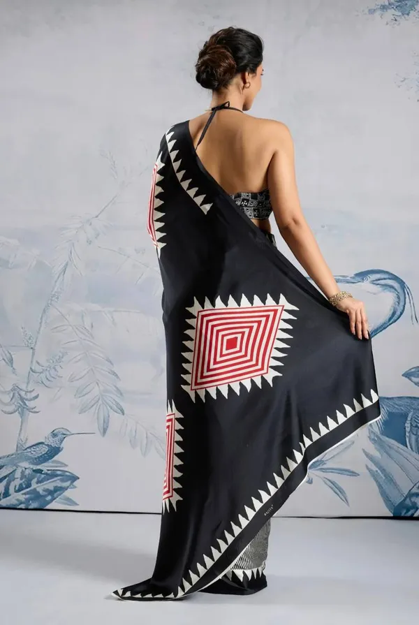 Urban_Elegance_Digital_Print_Model_Silk_Saree