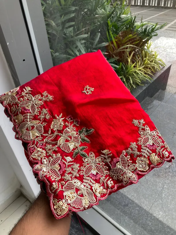 Vinayak_Party_Wear_Soft_Fendy_Chiffon_Embroidered_Saree_with_Blouse