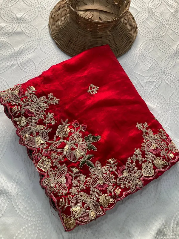 Vinayak_Party_Wear_Soft_Fendy_Chiffon_Embroidered_Saree_with_Blouse