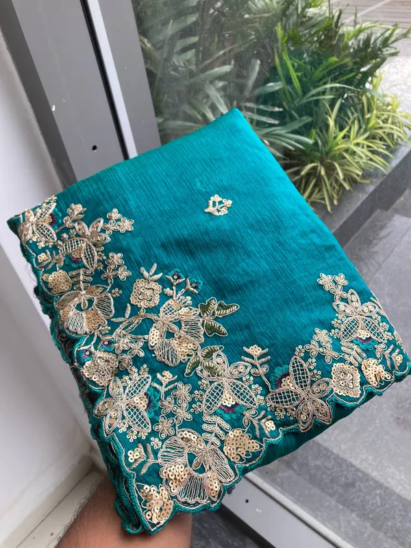 Vinayak_Party_Wear_Soft_Fendy_Chiffon_Embroidered_Saree_with_Blouse