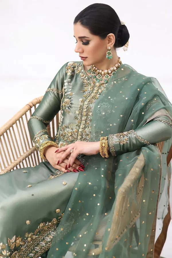 Golden_Beige_Embroidered_Silk_Kurta_Set_with_Organza_Dupatta