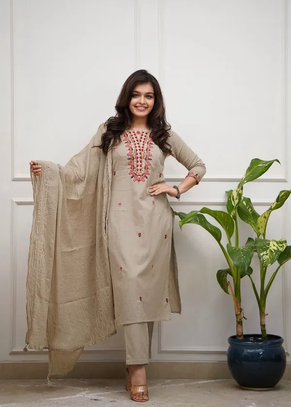 Designer_Grey_Embroidered_Kurta_Set_with_Dupatta_|_Elegant_Ethnic_Wear_for_Women