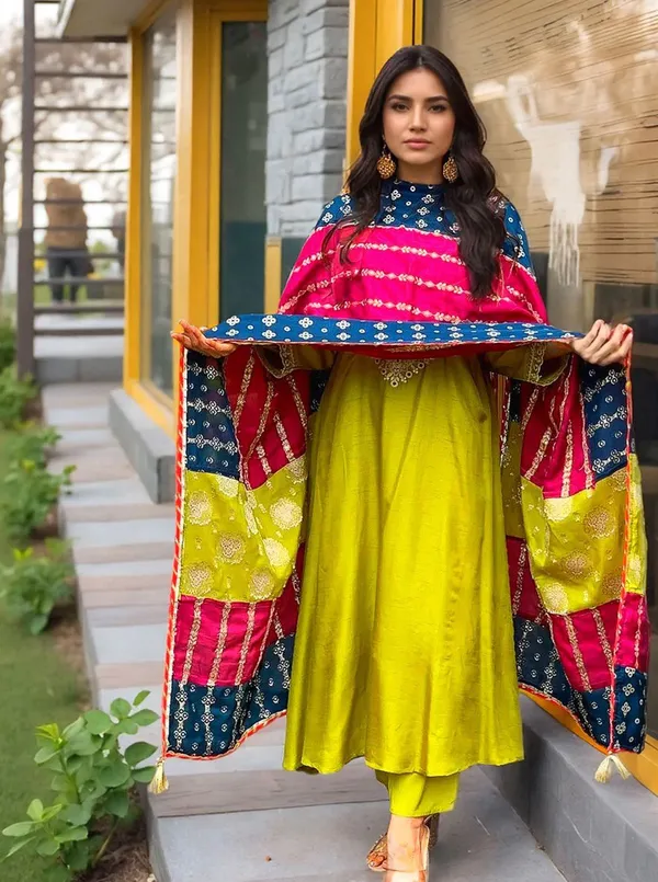 Elegant_Roman_Silk_Embroidered_Kurta_Set_with_Chinon_Digital_Print_Dupatta