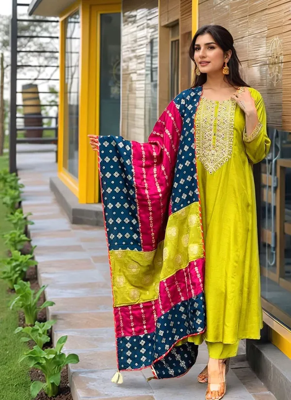 Elegant_Roman_Silk_Embroidered_Kurta_Set_with_Chinon_Digital_Print_Dupatta