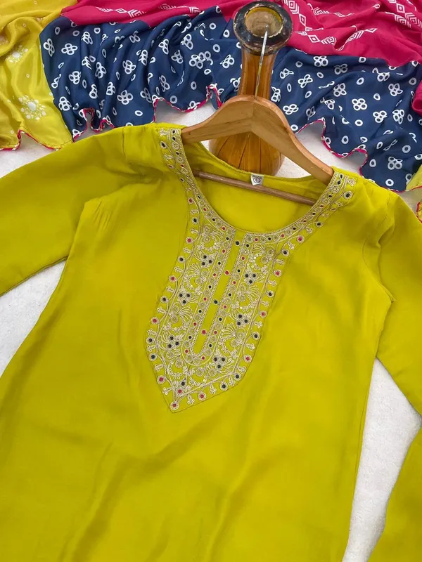 Elegant_Roman_Silk_Embroidered_Kurta_Set_with_Chinon_Digital_Print_Dupatta