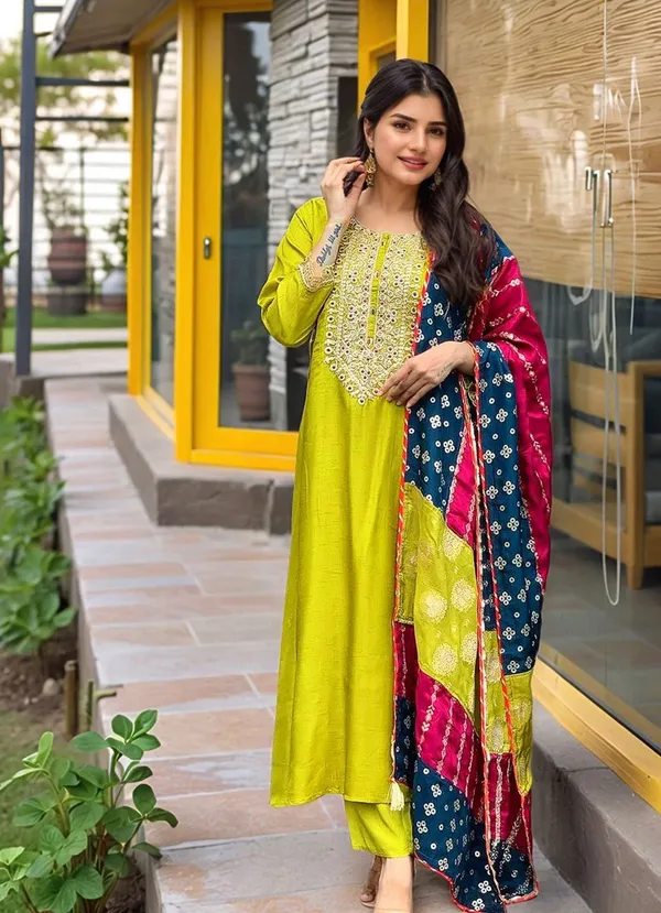 Elegant_Roman_Silk_Embroidered_Kurta_Set_with_Chinon_Digital_Print_Dupatta