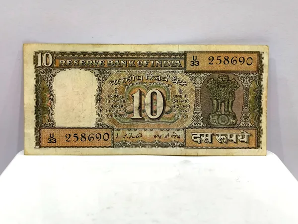 Black_10_Rupees_(Random_Sign)_1_Seated_Peacock_-_India_old_Note