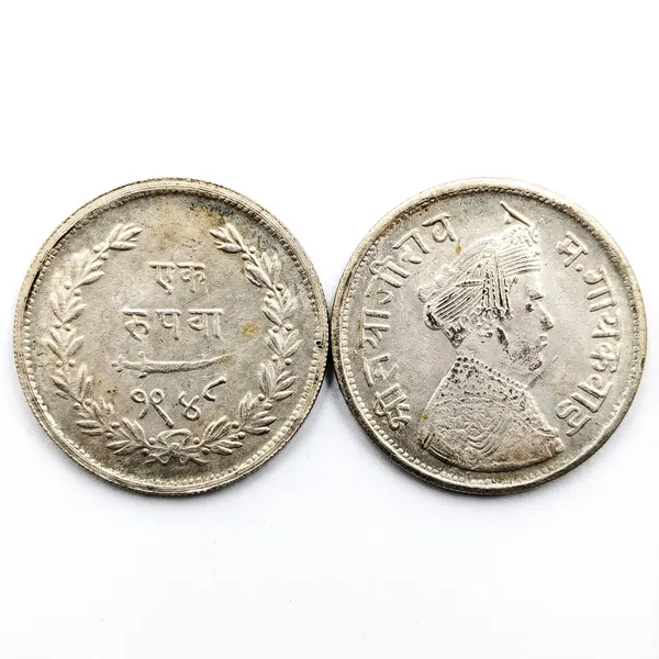 Silver-Plated_1_Rupee_1951-1956_Sayajirao_Baroda_State_India_Old_Fancy_Coin