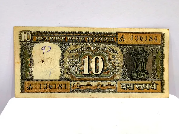 Black_10_Rupees_(Random_Sign)_1_Seated_Deer_&_4_Standing_Deer_-_India_old_Note