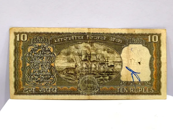 Black_10_Rupees_(Random_Sign)_1_Seated_Deer_&_4_Standing_Deer_-_India_old_Note