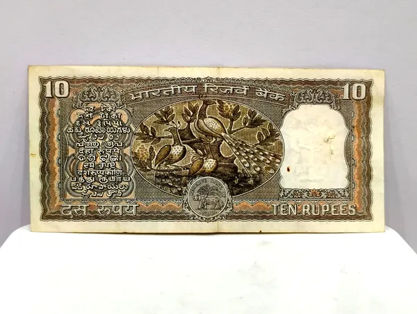 Black_10_Rupees_(Random_Sign)_3_Seated_Peacock_-_India_old_Note