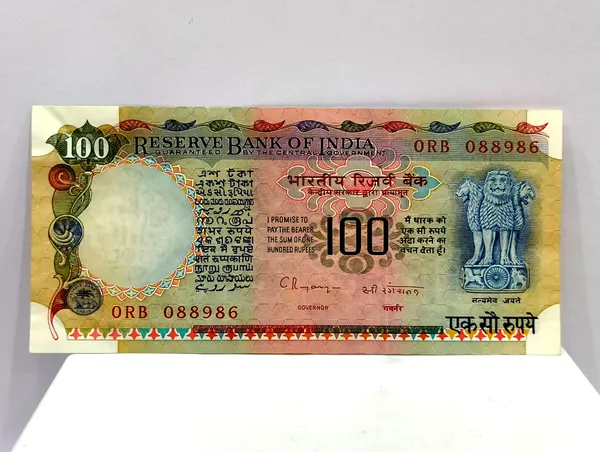 100_Rupees_(Random_Sign)_4_Women_-_Agriculture,_India_old_Note