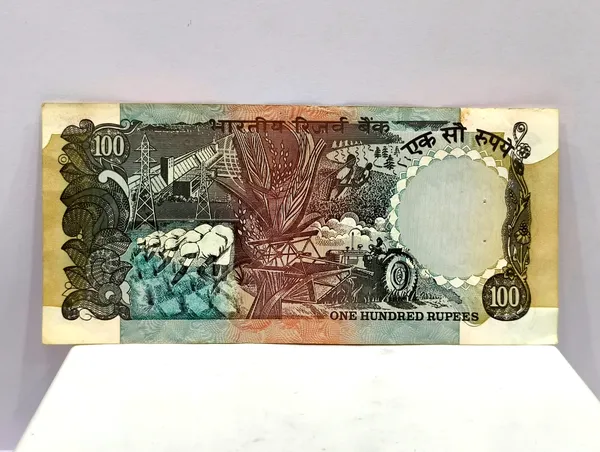 100_Rupees_(Random_Sign)_4_Women_-_Agriculture,_India_old_Note