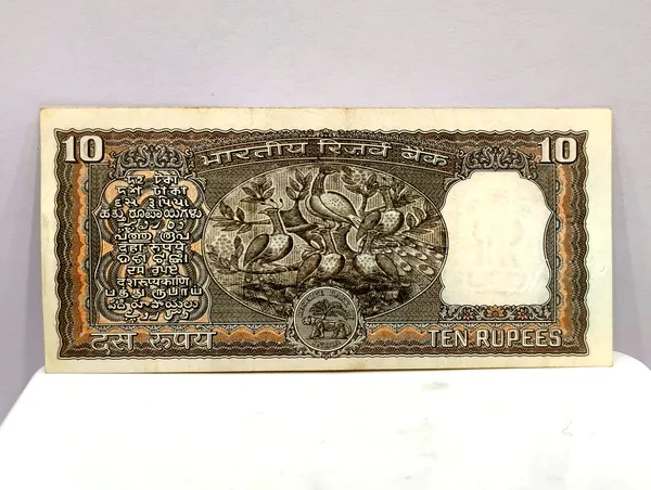 Black_10_Rupees_(Random_Sign)_5_Seated_Peacock_-_India_old_Note