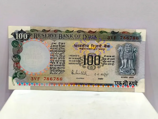 786786_Fancy_Series_100_Rupees_(Random_Sign)_Agriculture_-_India_old_Note